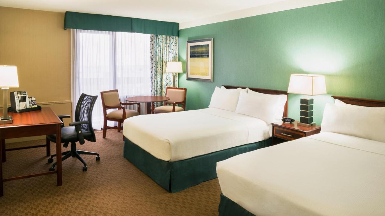 Holiday Inn Toronto - Yorkdale Екстер'єр фото