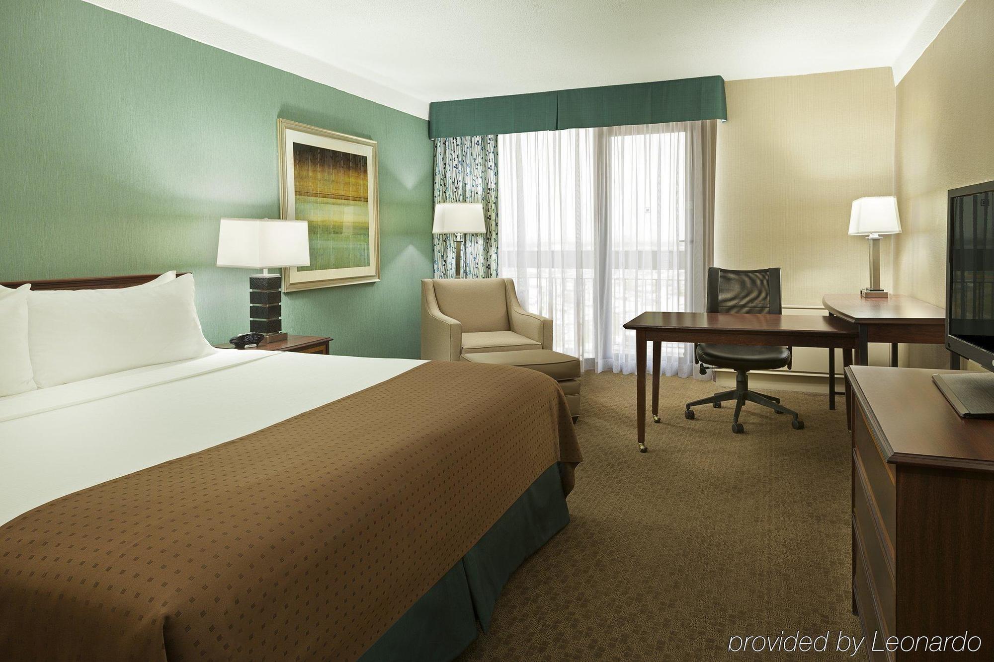 Holiday Inn Toronto - Yorkdale Екстер'єр фото