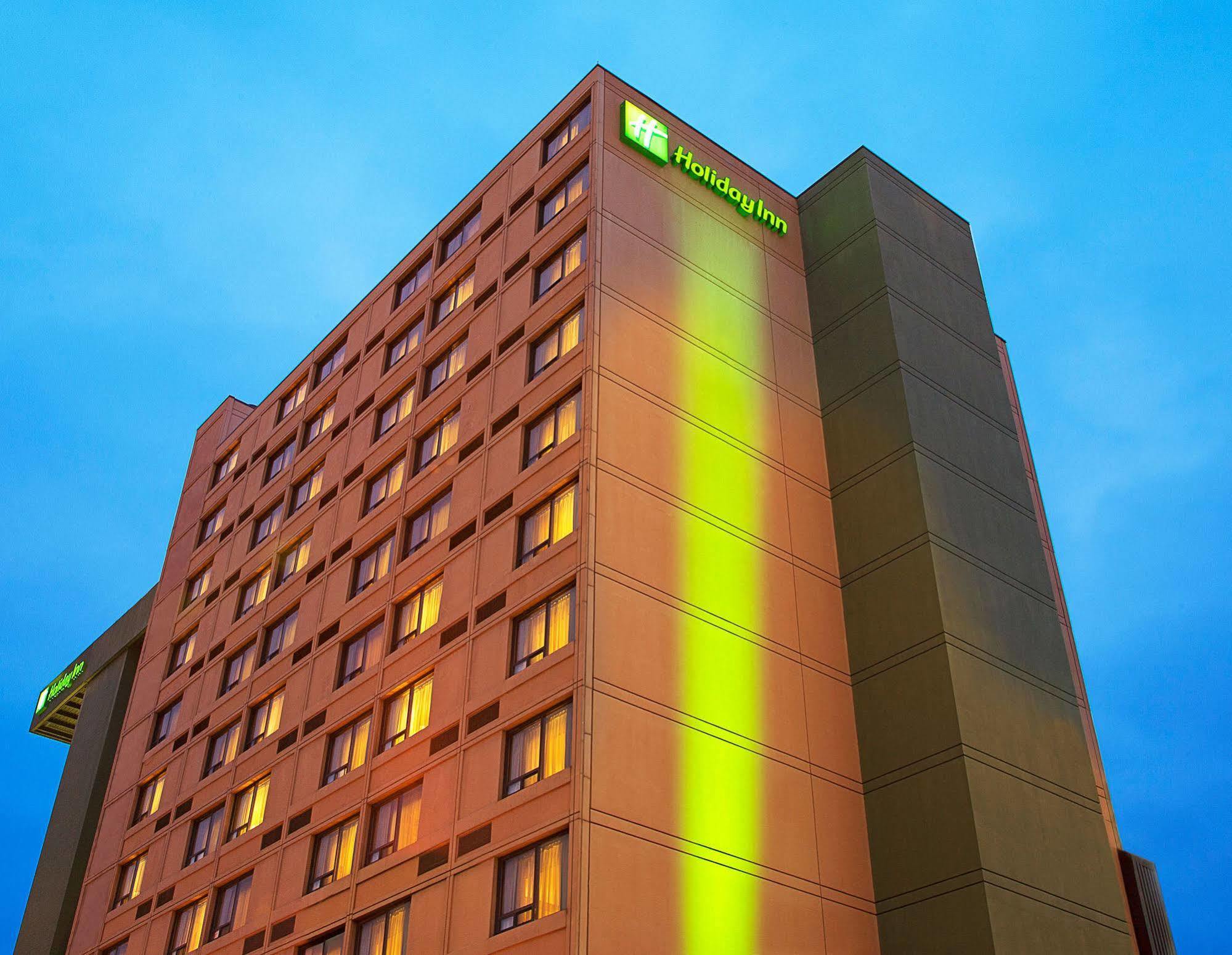 Holiday Inn Toronto - Yorkdale Екстер'єр фото