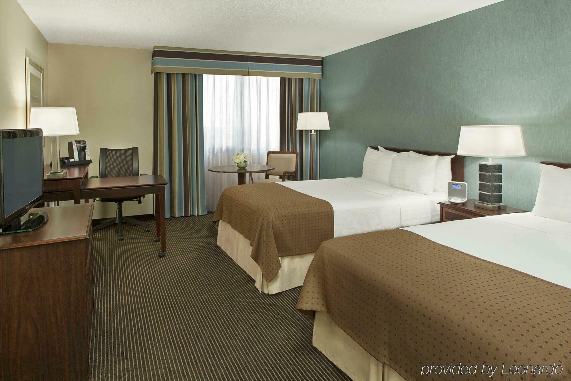 Holiday Inn Toronto - Yorkdale Екстер'єр фото