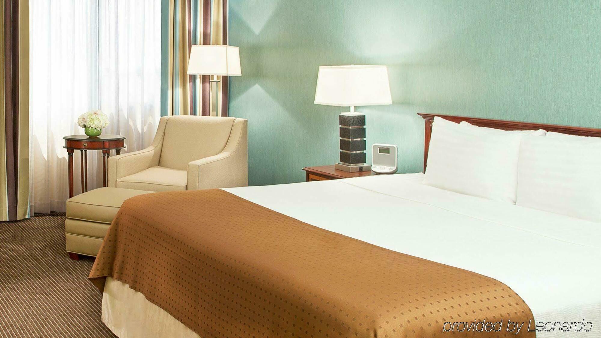 Holiday Inn Toronto - Yorkdale Екстер'єр фото